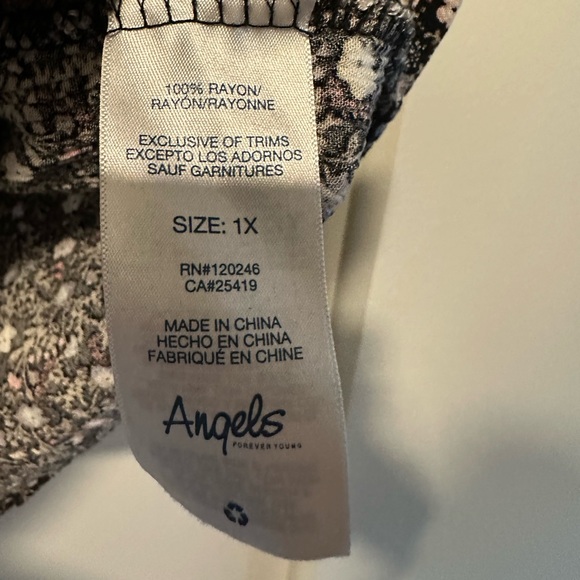 Angels 1x (fits smaller) Floral Black  Rayon Blouse Worn Once - Picture 13 of 13